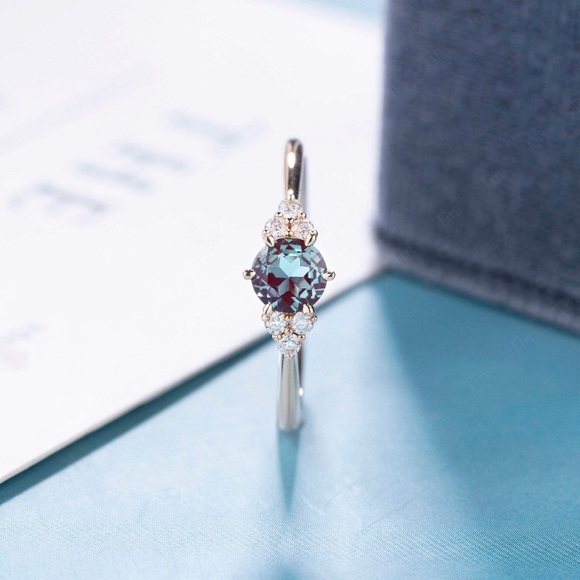 14k yellow gold and diamond Alexandrite ring. - Picture 4 of 6